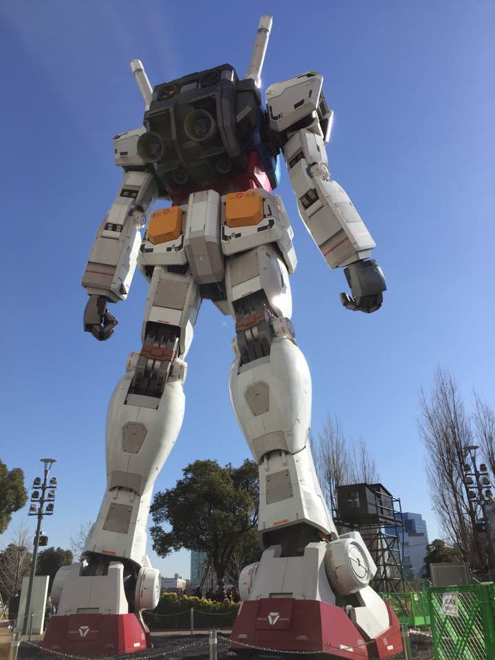 東京・お台場「ダイバーシティ東京 プラザ」のフェスティバル広場に設置されている、実物大機動戦士ガンダムの立像